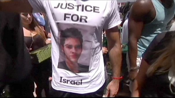 US: vigil for 18 year old graffiti artist killed by police stun gun