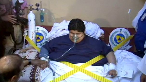 Saudi obesity: man airlifted from home after two years in bed