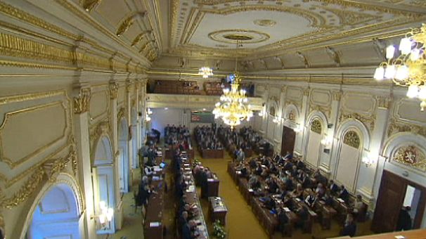 Czech vote triggers early elections