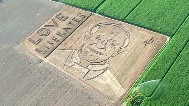 Field-artist reveals his latest creation in Italy