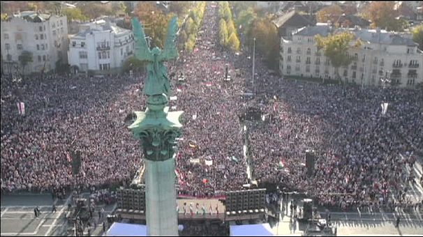 Big show of support for Orban as Hungary marks uprising anniversary