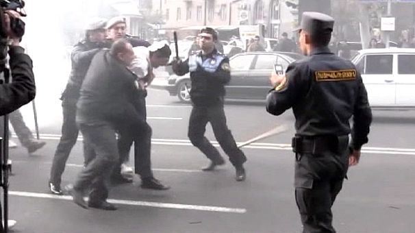 ‘20 detained’ as Armenia police block anti-government march in Yerevan