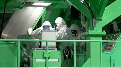 Japan’s Fukushima nuclear plant begins risky fuel rod removal Japan’s Fukushima nuclear plant begins risky fuel rod removal