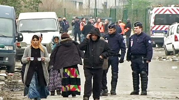French police evict 800 Roma people from camp in Paris