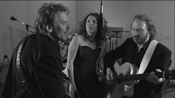Loggins’ new group releases Christmas EP
