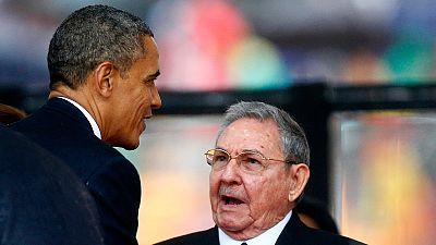 Прощание с Манделой: лидеры США и Кубы обменялись рукопожатием Прощание с Манделой: лидеры США и Кубы обменялись рукопожатием