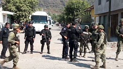Mexican vigilantes refuse government orders to disarm Mexican vigilantes refuse government orders to disarm