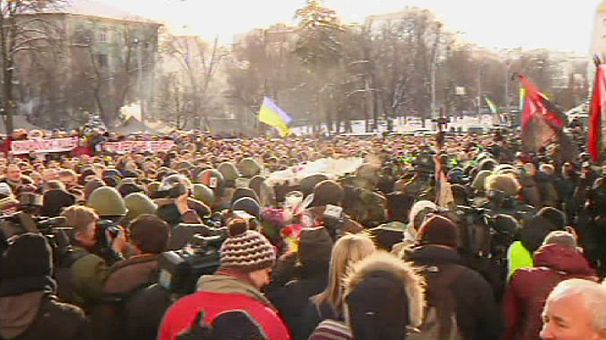 Ukraine keeps East-West diplomatic tension high