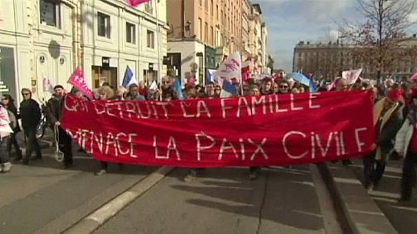 France: Thousands protest against government-led gay-friendly reforms
