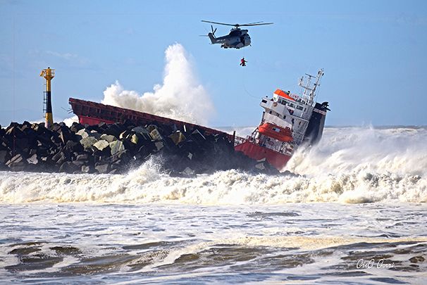606x405_000-greg-gorri-france-anglet-cargo-ship-accident-luno.jpg?1391767667252