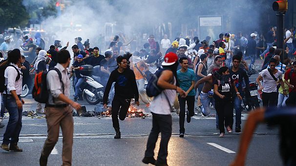 Venezuela: Several shot dead in anti-government street protests