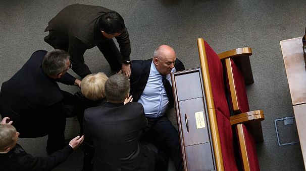 Ukraine: bill to return to 2004 constitution blocked