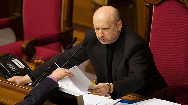 Ucrânia: Tourtchinov adia formação do Governo e discute o separatismo