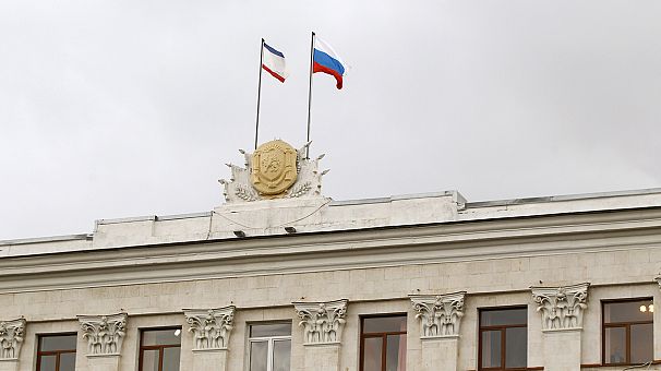 Crimean MPs vote to become part of Russia