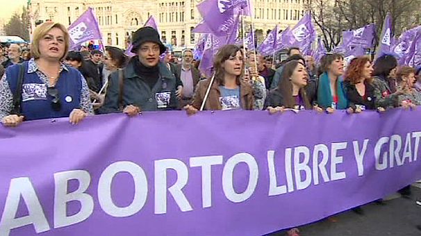 Spain: Thousands protest against tougher abortion laws