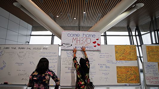Search for Malaysia Airlines plane widens to Straits of Malacca Search for Malaysia Airlines plane widens to Straits of Malacca
