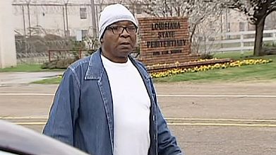 USA: dopo 29 anni in attesa della pena di morte, viene scarcerato perché innocente USA: dopo 29 anni in attesa della pena di morte, viene scarcerato perché innocente