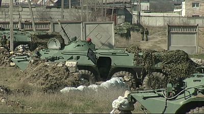 Ukrainian troops eye their Russian counterparts across the border with suspicion Ukrainian troops eye their Russian counterparts across the border with suspicion
