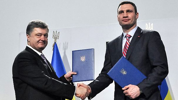 Ukraine: former boxer Vitaliy Klitschko ends presidential bid and backs Poroshenko