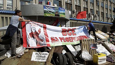 Ukraine: Pro-Russian separatists offered amnesty if they disarm Ukraine: Pro-Russian separatists offered amnesty if they disarm