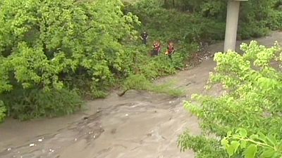 US teenagers saved from Dallas flash floods US teenagers saved from Dallas flash floods