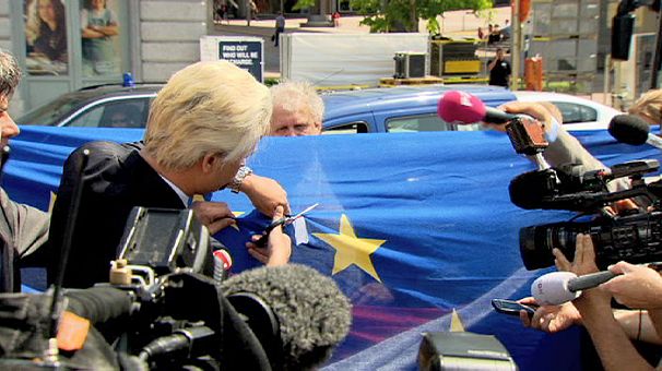 Far right leader Geert Wilders cuts up EU flag in Brussels