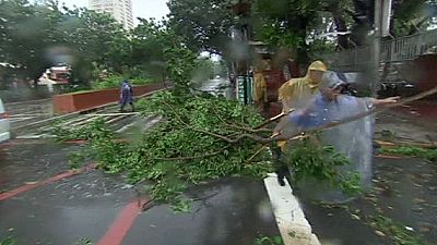Typhoon Rammasun sweeps the Philippine capital of Manila – nocomment Typhoon Rammasun sweeps the Philippine capital of Manila – nocomment