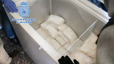 الشرطة الإسبانية تحجز 144 كلغ من مخدر الأمفيتامين الشرطة الإسبانية تحجز 144 كلغ من مخدر الأمفيتامين