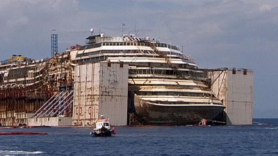 Italie: le départ du Costa Concordia Italie: le départ du Costa Concordia