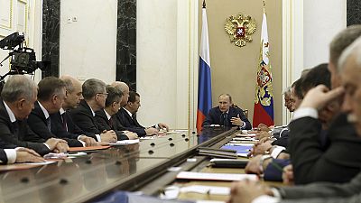 UE adota primeiras sanções contra setores económicos russos UE adota primeiras sanções contra setores económicos russos