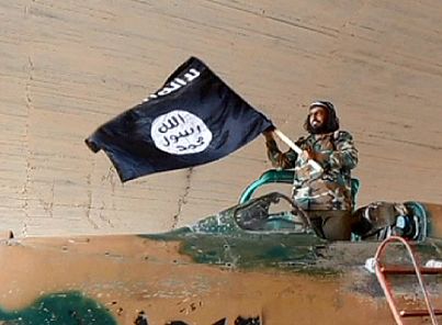 تنظيم داعش يعدم 250 جنديا سوريا وتنفرد بالسيطرة على محافظة الرقة   euronews, العالم
