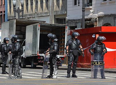 اشتباكات بين الشرطة ومحتجين خلال عملية طرد واضعي اليد من فندق بساو باولو   euronews, العالم