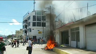 Missing Mexican students’ protest turns violent as families call for meet with Pena Nieto Missing Mexican students’ protest turns violent as families call for meet with Pena Nieto