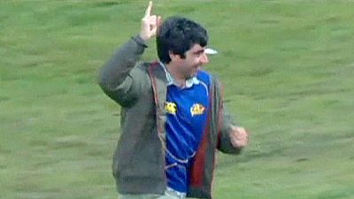 New Zealand cricket fan wins 3000 euros for stunning one-handed catch – nocomment New Zealand cricket fan wins 3000 euros for stunning one-handed catch – nocomment
