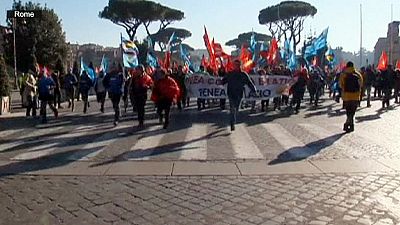 Italy grinds to a halt as unions unite in opposition to Renzi’s reforms Italy grinds to a halt as unions unite in opposition to Renzi’s reforms