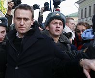 Putin critic Alexei Navalny given suspended prison sentence