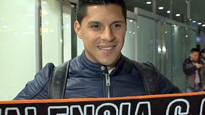 Valencia fans greet Perez at Manises airport Valencia fans greet Perez at Manises airport