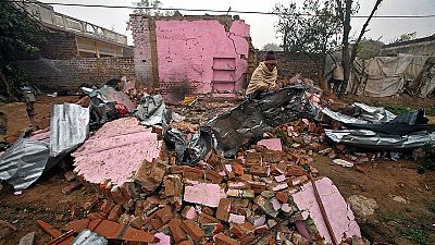 Thousands of Indians flee rising violence in Kashmir Thousands of Indians flee rising violence in Kashmir