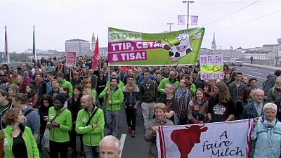 EU publishes free trade papers amid transparency row EU publishes free trade papers amid transparency row
