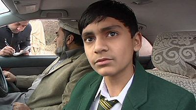 Pakistan: Tight security as children return to school after Taliban massacre Pakistan: Tight security as children return to school after Taliban massacre