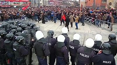 Police and protesters clash in ‘worst Kosovo unrest’ since 2008 breakaway Police and protesters clash in ‘worst Kosovo unrest’ since 2008 breakaway