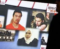 Isil minaccia di uccidere l’ostaggio giordano, ma per acconsentire all’ultimatum Amman chiede prove che il pilota sia in vita Isil minaccia di uccidere l’ostaggio giordano, ma per acconsentire all’ultimatum Amman chiede prove che il pilota sia in vita