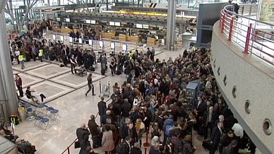 Striking security staff shut down Hamburg Airport for hours Striking security staff shut down Hamburg Airport for hours