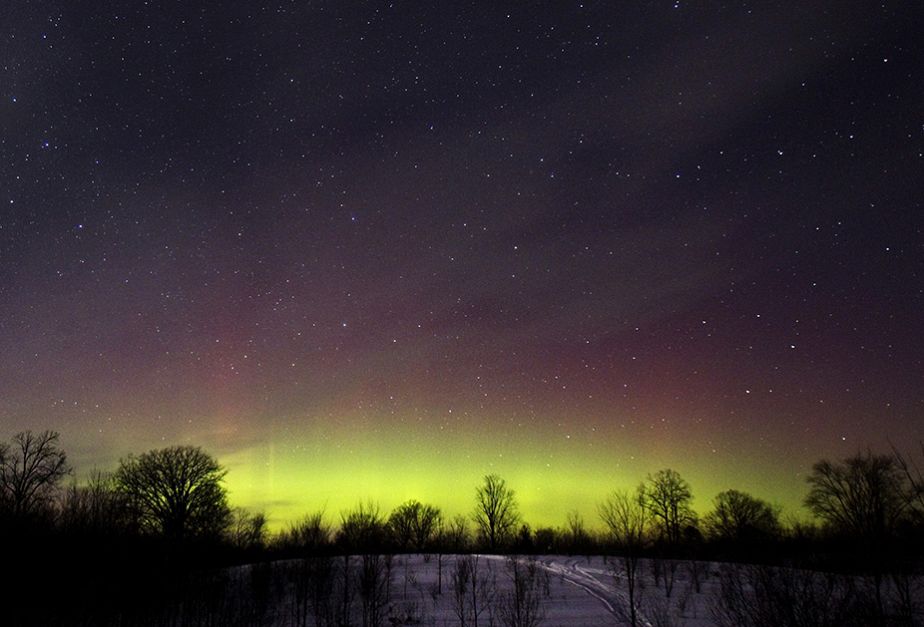 Des aurores boréales illuminent le ciel canadien