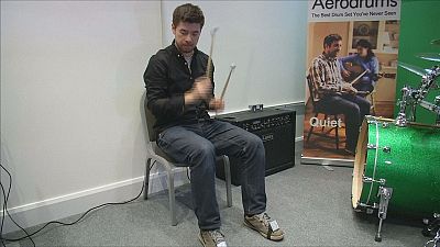 “Aerodrums”: la batteria invisibile “Aerodrums”: la batteria invisibile