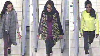 Turkish CCTV images show British girls on their way to join ISIL Turkish CCTV images show British girls on their way to join ISIL
