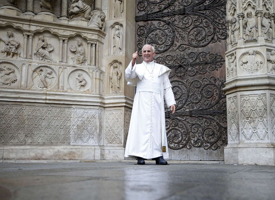 Le pape François arrive au Musée Grévin