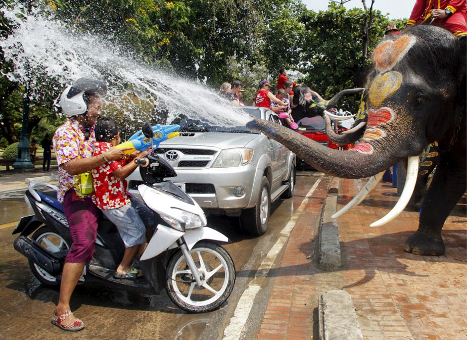 L'image du jour : le festival des eaux en Thaïlande