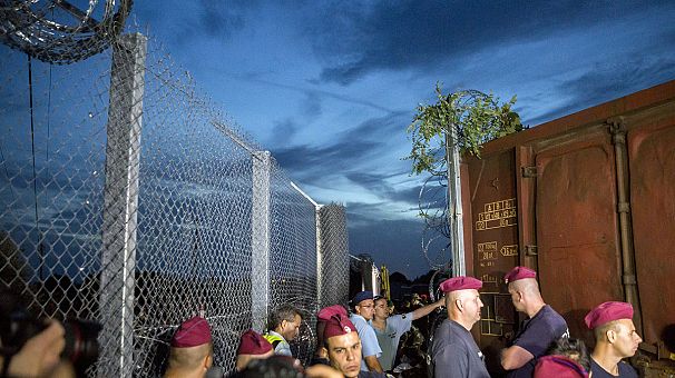 دولت مجارستان با حصارکشی گذرگاههای عبور مهاجران به سمت اروپای غربی را مسدود کرد
