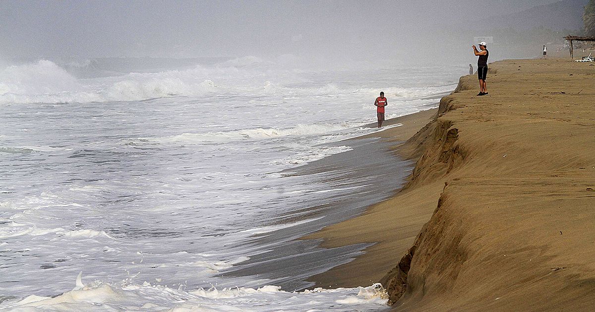 Mexico+hurricane Relief in Mexico as Hurricane Patricia weakens | euronews, world news
